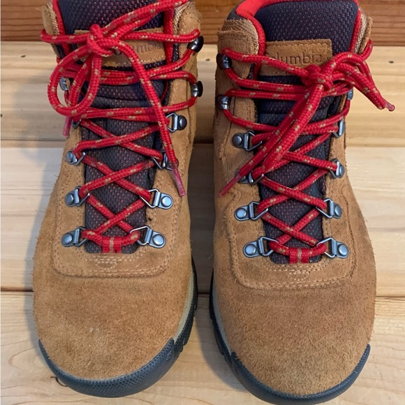 Columbia Newton Ridge waterproof woman’s hiking boots - Picture 7 of 9